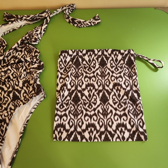 SOALLURE Black and White One-piece swimsuit with bag - Picture 6 of 9